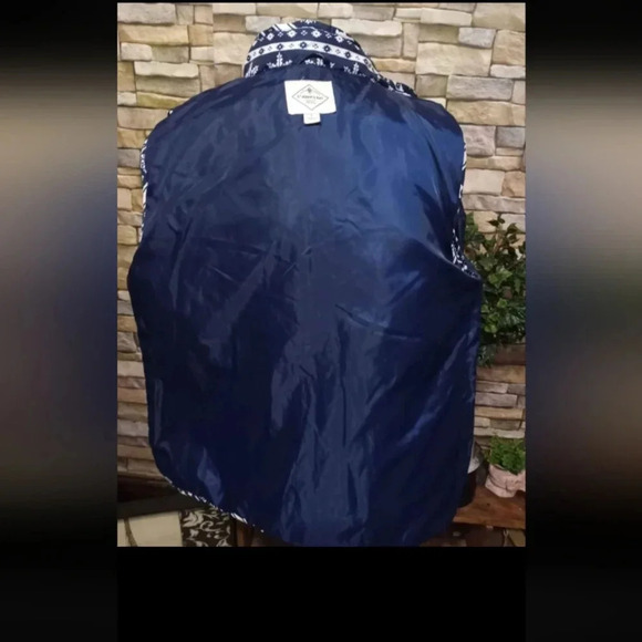 St. Johns Bay Large Reindeer Snowflake Puffer Outdoor Vest‎ - Picture 6 of 9